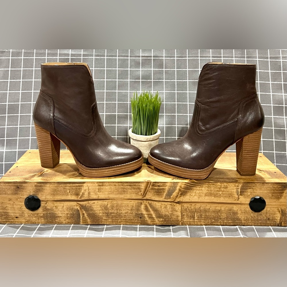 NEW IN BOX Lucky Brand Queys Leather Platform Booties Brown Size 8.5M